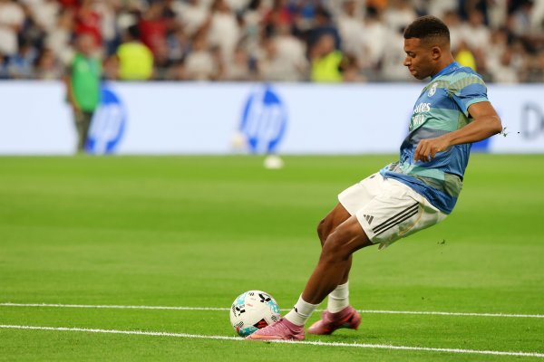 Tờ báo nhóm: MBappe và Connaet