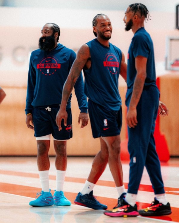 Không khí tuyệt vời quá! Clippers chính thức đăng ảnh tập luyện: Tất cả các thành viên đều mỉm cười 