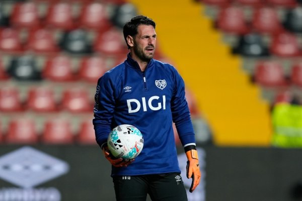 Ba trận giữ sạch lưới liên tiế