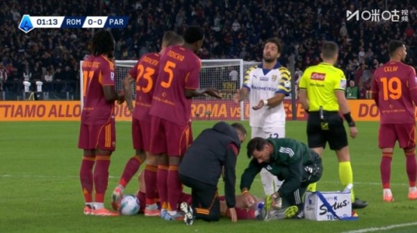 0 bàn sau 10 trận và dính thêm